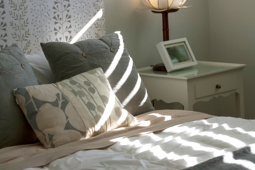 Choosing a Bedroom Paint Color Based on the Light