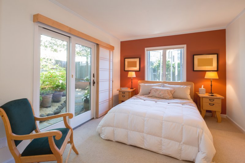 orange accent wall in room 